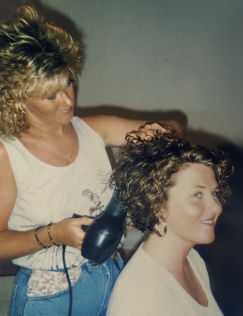 Other image for Hairdresser Lizzi pens book after move to Oz